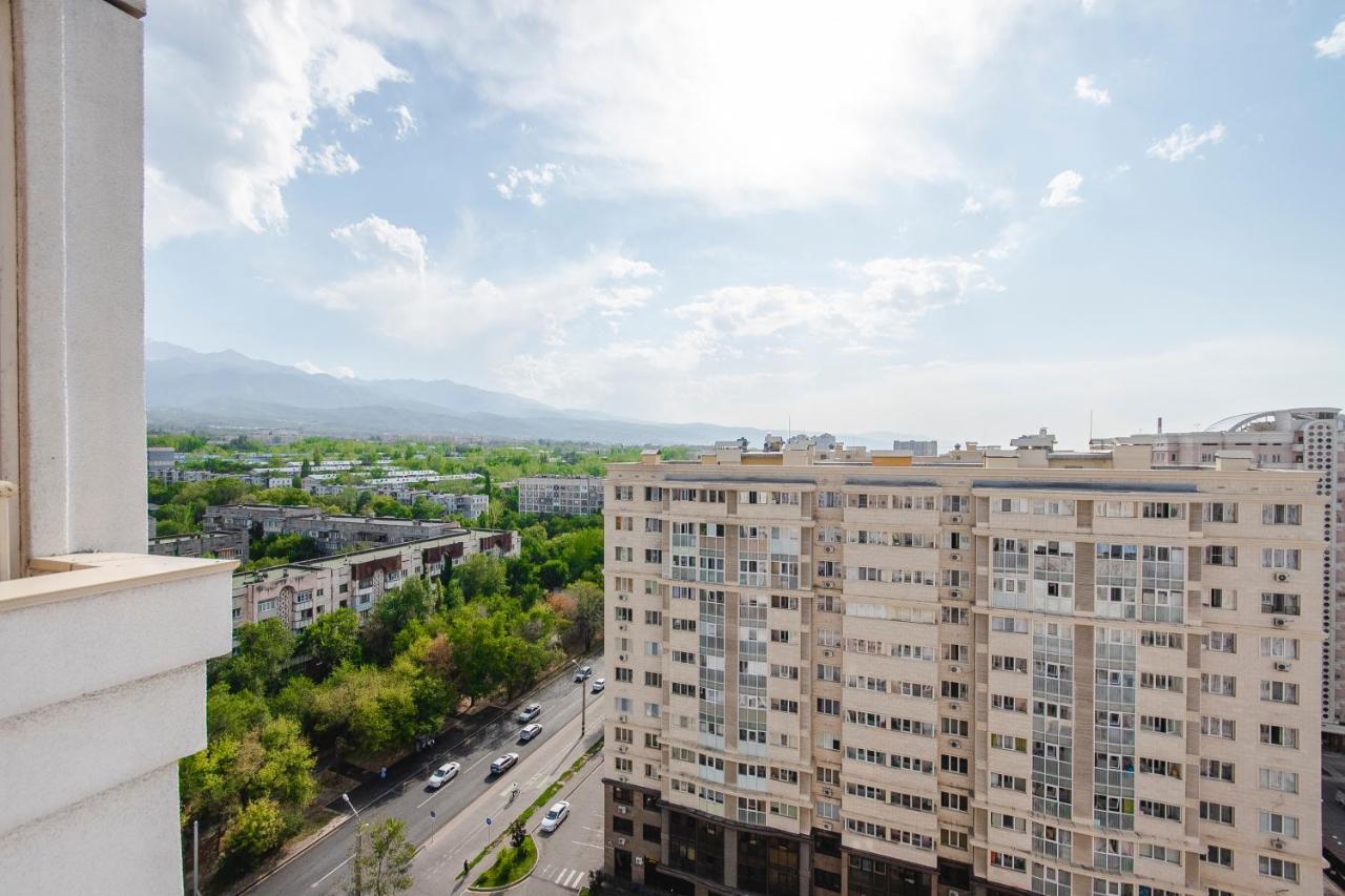 Razmestim В Жк Шахристан На 15 Этаже Almaty Ngoại thất bức ảnh