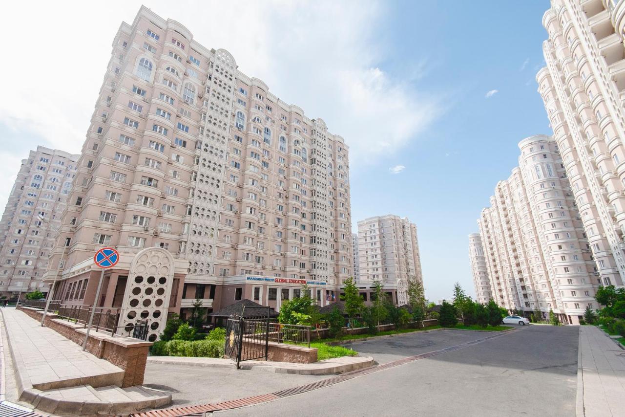 Razmestim В Жк Шахристан На 15 Этаже Almaty Ngoại thất bức ảnh